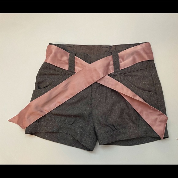 H&M Girls Pinstriped Gray Dress Shorts in Size 6-7Y - Picture 5 of 8